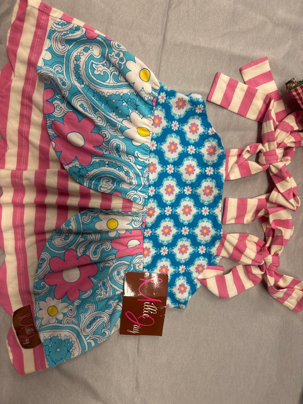 Swing back multicolored top